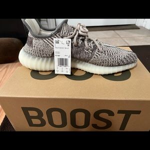 Yezzy Adidas, size 10.5, zyon color, Authentic